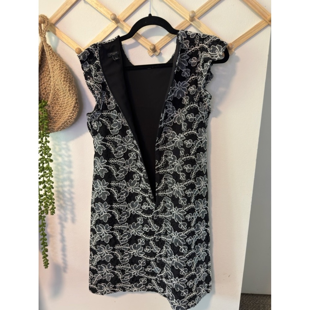 Ann Taylor Floral Embroidered Shift Dress Lace‎ 4P Black White - Picture 5 of 5